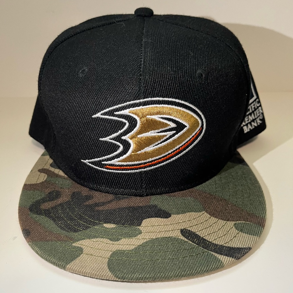 Anaheim Ducks Hat Cap Snap Back Mens Black Camo SGA Hockey Adjustable Logo